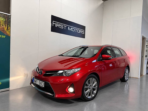 Toyota Auris 2 of 23