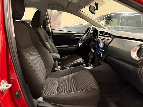 Toyota Auris 16 of 23