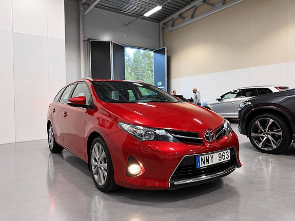 Toyota Auris 5 of 23