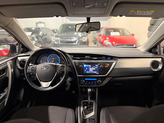 Toyota Auris 12 of 23