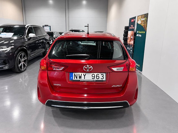 Toyota Auris 7 of 23