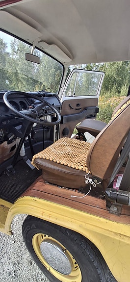 Volkswagen T2 2 of 8