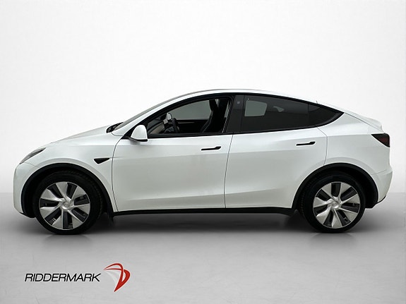 Tesla Model Y 5 of 30