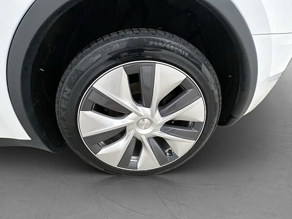 Tesla Model Y 30 of 30