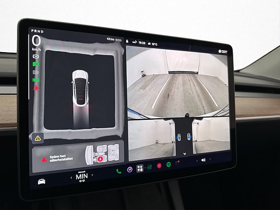 Tesla Model Y 16 of 30
