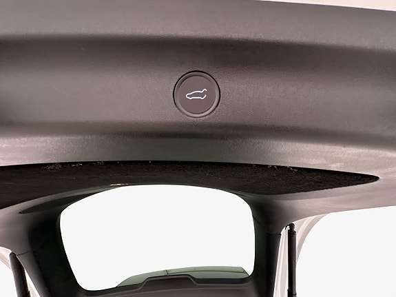 Tesla Model Y 27 of 30