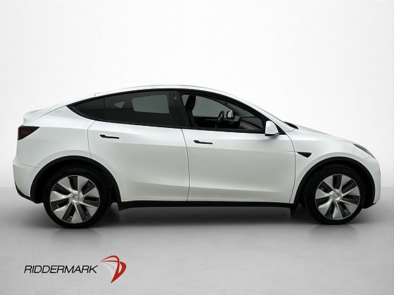 Tesla Model Y 8 of 30