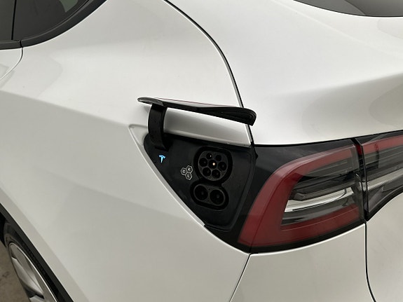 Tesla Model Y 10 of 30