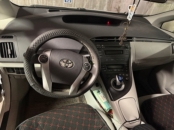 Toyota Prius 5 of 5