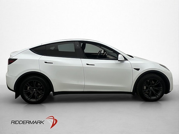 Tesla Model Y 10 of 30