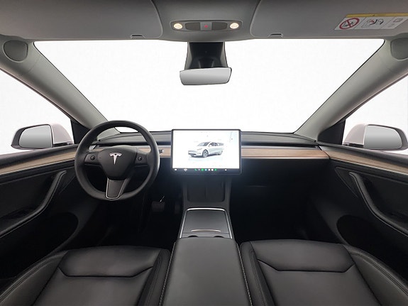 Tesla Model Y 14 of 30