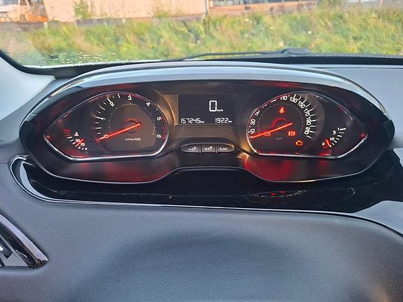 Peugeot 208 6 of 8