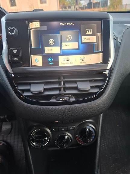 Peugeot 208 5 of 8