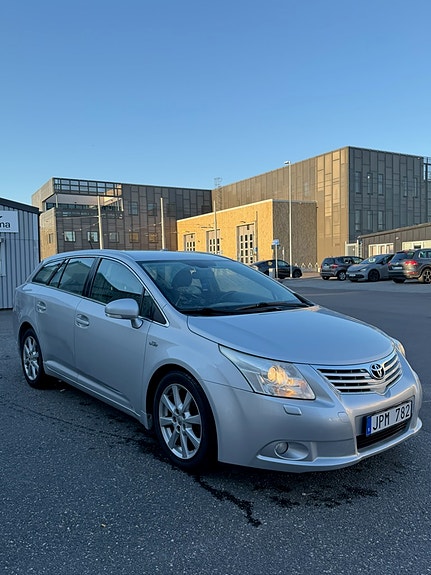 Toyota Avensis 12 of 18