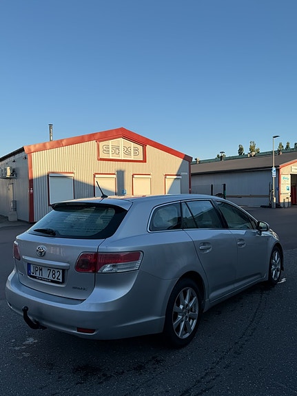 Toyota Avensis 15 of 18