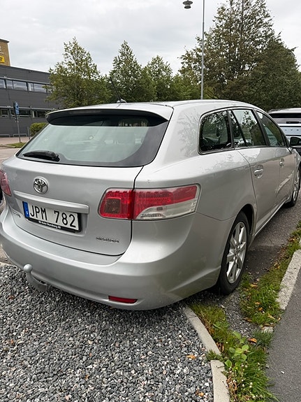 Toyota Avensis 3 of 6