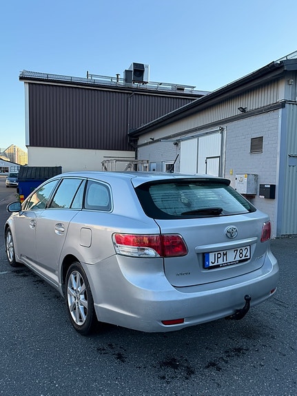 Toyota Avensis 8 of 18