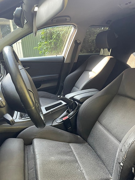 BMW 325i 4 of 7