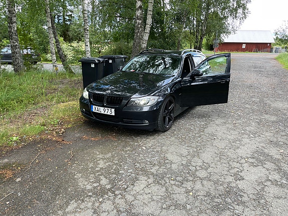 BMW 325i 2 of 7