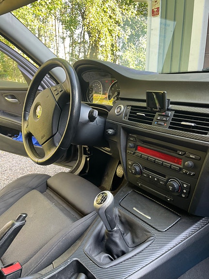 BMW 325i 5 of 7