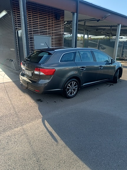 Toyota Avensis 4 of 6