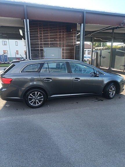 Toyota Avensis 3 of 6