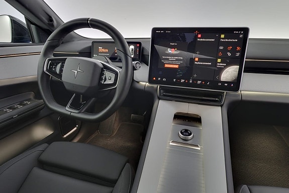 Polestar 4 8 of 30