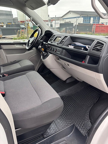 Volkswagen Transporter 8 of 16