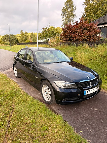 BMW 320i 2 of 5
