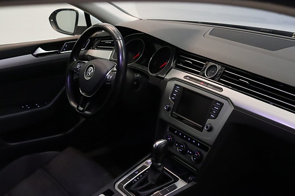 Volkswagen Passat 9 of 19