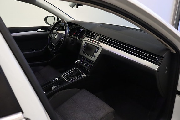Volkswagen Passat 7 of 19
