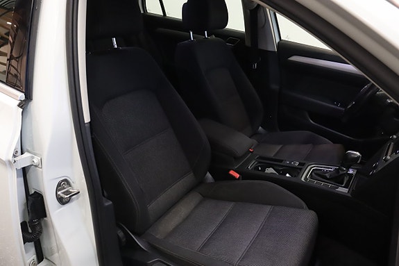Volkswagen Passat 11 of 19