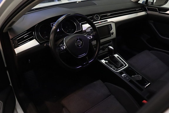 Volkswagen Passat 12 of 19