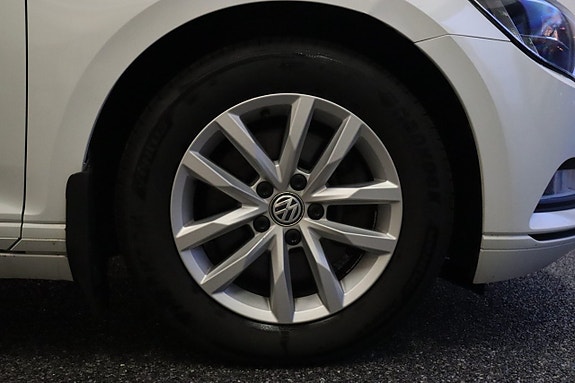 Volkswagen Passat 5 of 19