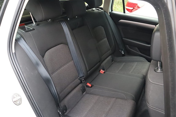 Volkswagen Passat 8 of 19