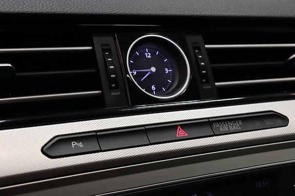 Volkswagen Passat 16 of 19