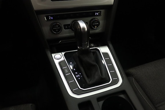 Volkswagen Passat 17 of 19