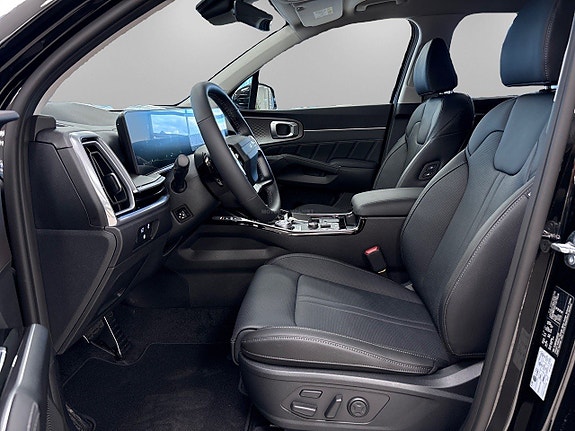 Kia Sorento 2 of 13