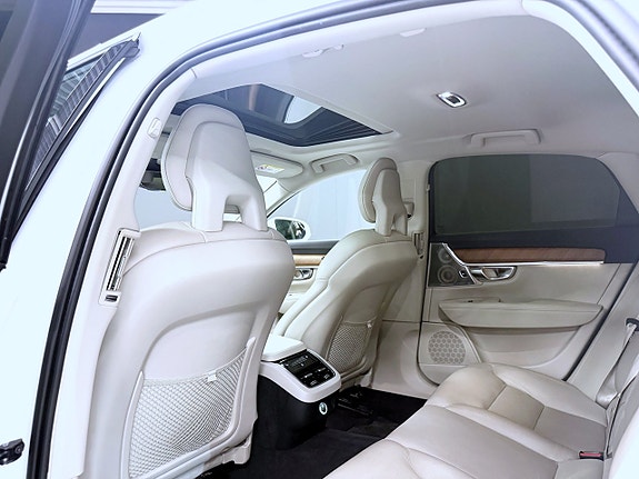 Volvo S90 16 of 30