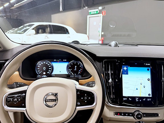 Volvo S90 10 of 30