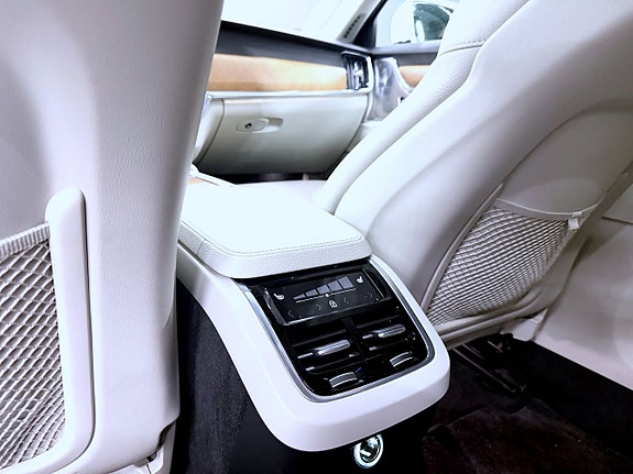 Volvo S90 14 of 30