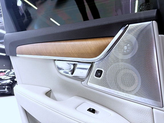 Volvo S90 25 of 30