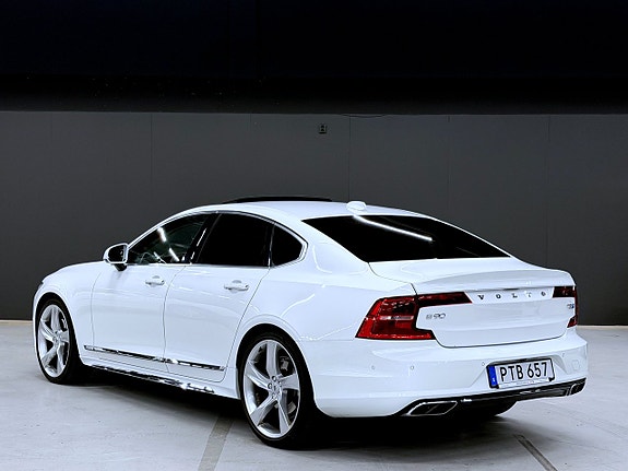 Volvo S90 2 of 30