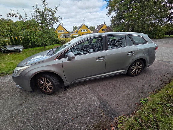 Toyota Avensis 3 of 6