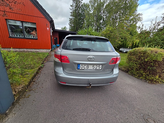 Toyota Avensis 4 of 6