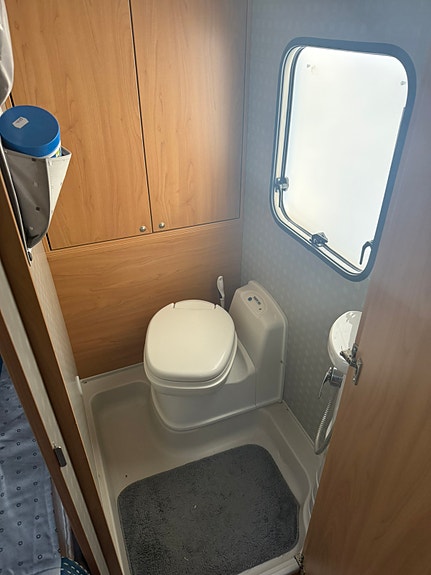 Bürstner Ventana 460 TSL 8 of 9