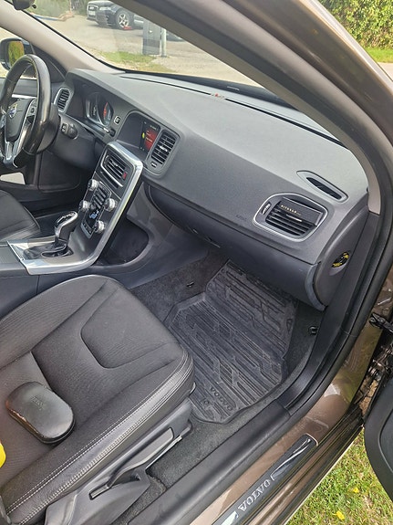 Volvo V60 Cross Country 5 of 6