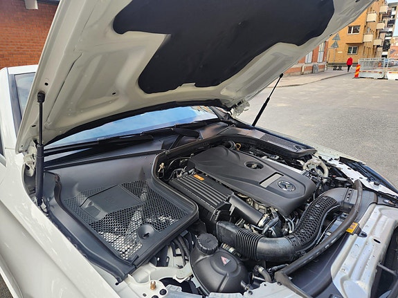 Mercedes-Benz C200 6 of 7
