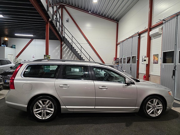Volvo V70 3 of 19