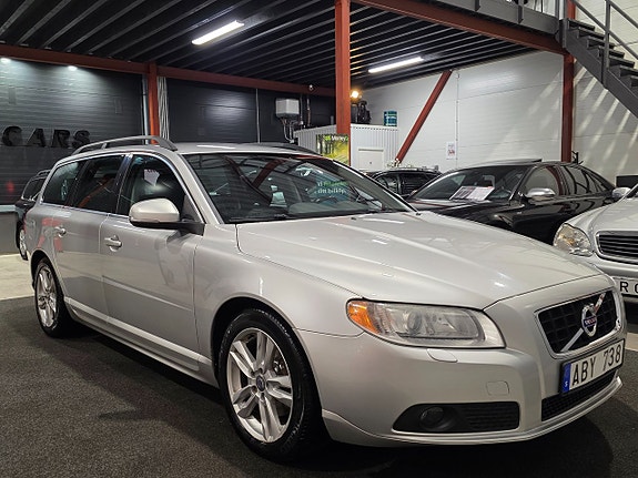 Volvo V70 2 of 19